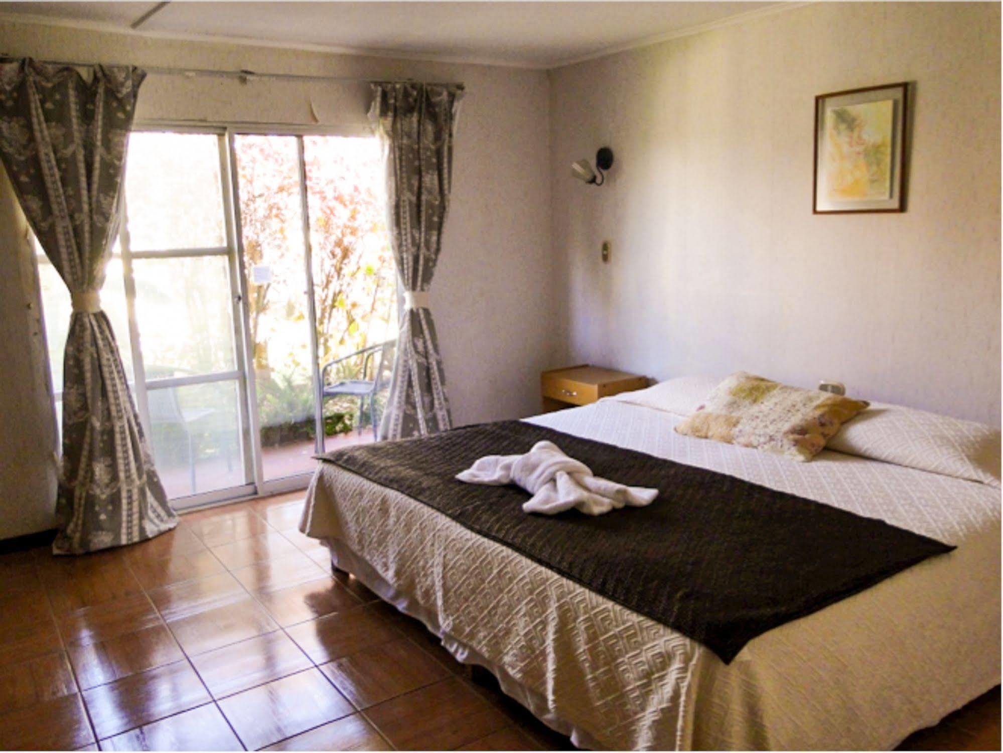 Tupa Hotel Hanga Roa Ngoại thất bức ảnh