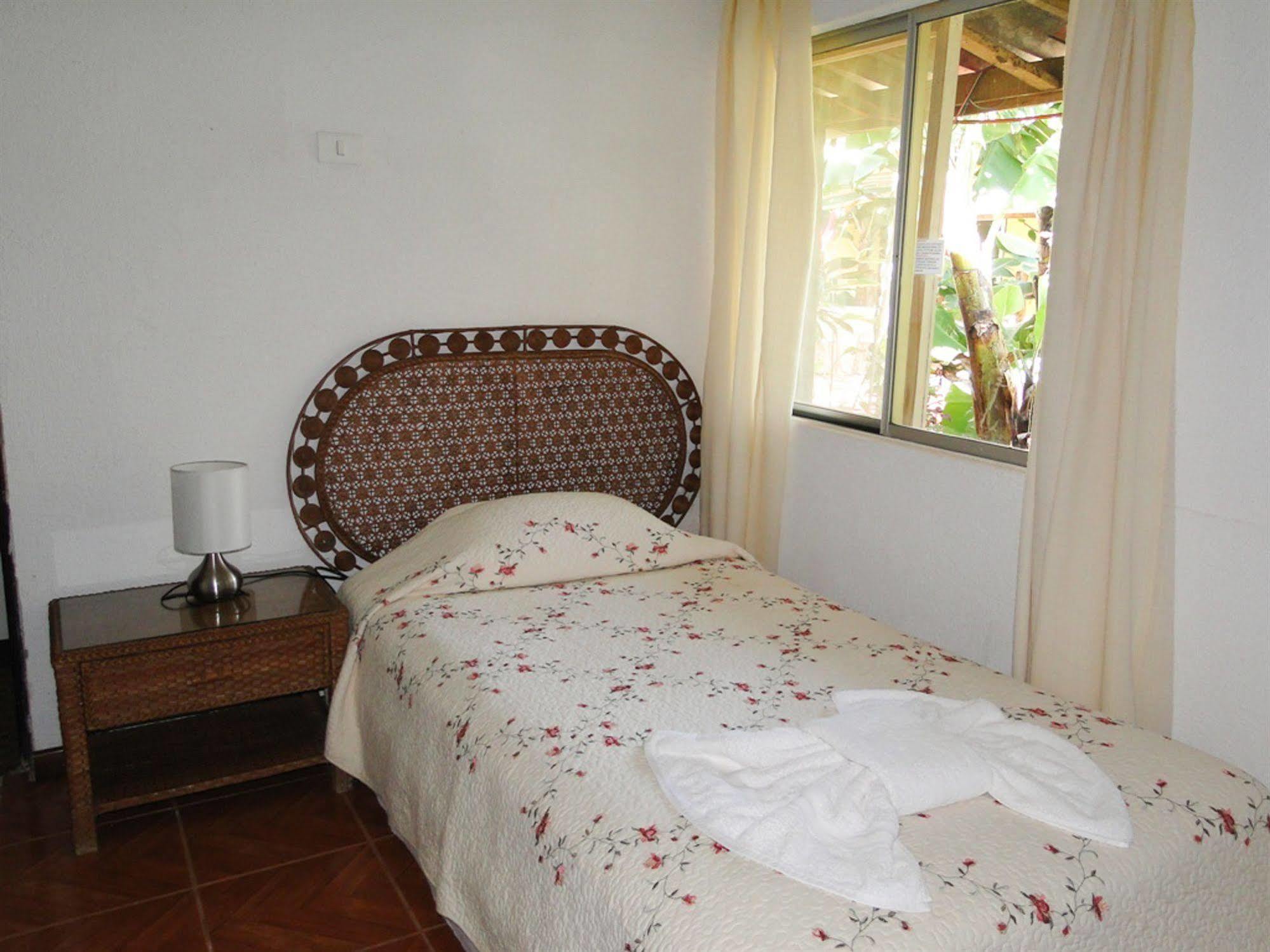 Tupa Hotel Hanga Roa Ngoại thất bức ảnh