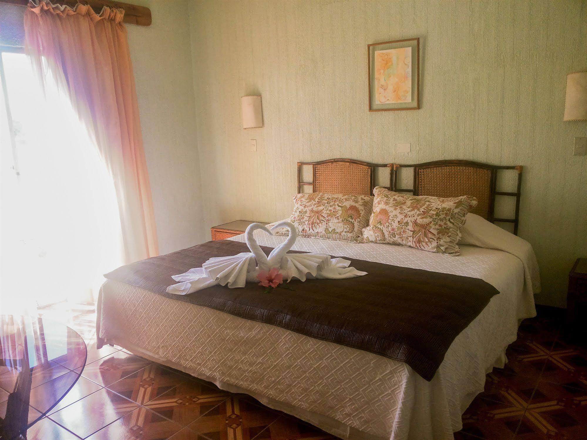 Tupa Hotel Hanga Roa Ngoại thất bức ảnh